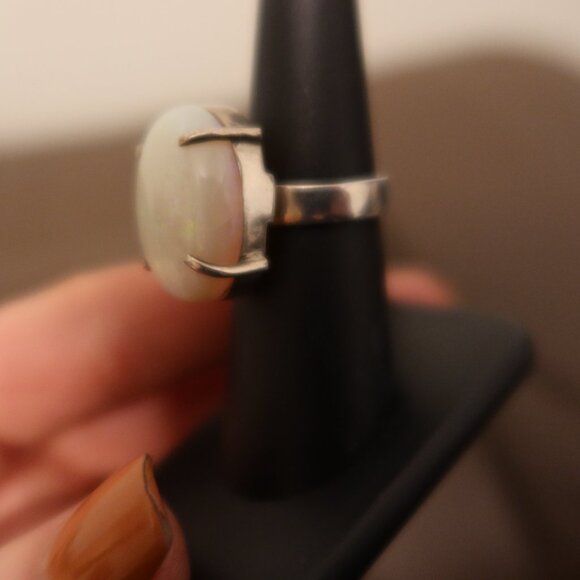 GIANT Opal and 925 sterling silver statement ring white with blue sparkles 6.25 - Picture 4 of 14